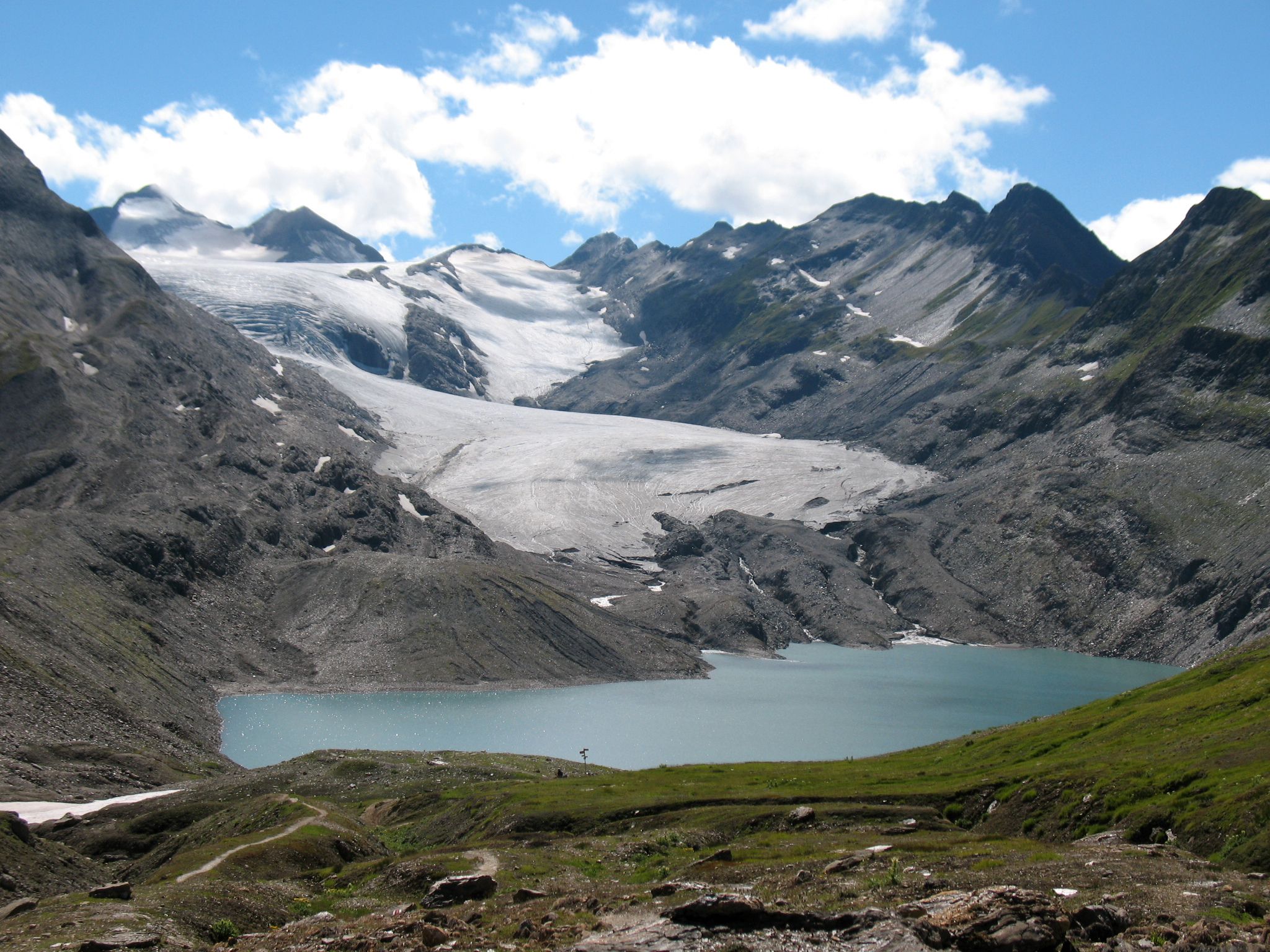 Lago Gries e sovrastante ghiacciaio