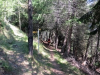 La traccia di sentiero che si stacca dal Col du Joux