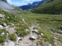 Discesa su sentiero nel vallone di Tavernette - tratto finale di sentiero che supera la balza rocciosa non ciclabile