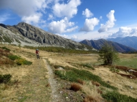 La traccia di sentiero che precede il Passo dopo l'Alpe Monscera