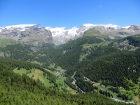 Panorama sulla catena del Monte Rosa con St. Jacques a fondovalle