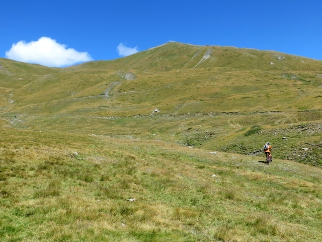 Passaggio tra i prati presso l'Alpe Tsecrousa