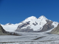 Il ghiacciaio dell'Aletsch - in primo piano il Trugberg (dx, 3.933 m) ed il Mönch (sx, 4.107 m)