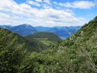 Sentiero per l'Alpe di Esino da Cainallo, sguardo su Ortanella