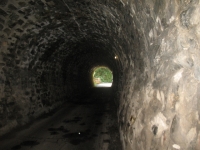 Tunnel prima dell'abitato di Laura