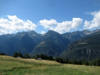 Panorama da Monte Angone (da sx a dx) - Vista sul Pizzo Cramosino (2.718), sul Madom Gröss (2.741), sul Pizzo di Mezzodì (2.708)