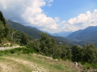 In direzione dell'Alpe Travello, panorama sulla Val Vigezzo
