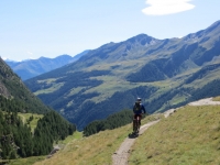 Il sentiero che collega l'alpe Lombardin con l'alpe Balme de Bal
