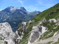 In direzione dell'Alpe Tour - caratteristiche formazioni rocciose
