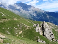 In direzione dell'Alpe Tour - caratteristiche formazioni rocciose