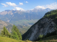 Sentiero per Nessel, sullo sfondo Ried-Brig, Rosswald ed i sovrastanti rilievi collocati sul confine Italo-Svizzero