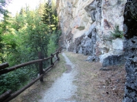 Nei pressi della palestra di roccia percorrendo il sentiero del Ru Neuf