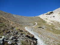Il tratto finale del sentiero (nuovamente ciclabile) che precede il Colle dello Chaberton