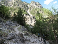 Discesa su sentiero nelle Gorge di S. Gervasio dopo Claviere