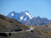 Lungo le pendici della Roche de l’Aigle in direzione del Colle Jafferau - Massiccio degli Ecrins: La Meije (3.983 m)