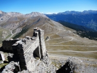 Resti della fortificazione militare sulla sommità del Monte Jafferau