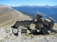 Resti della fortificazione militare sulla sommità del Monte Jafferau
