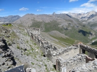 Resti della fortificazione sulla sommità del Monte Jafferau