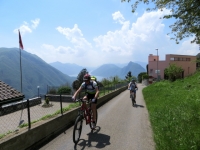 Uscendo da Brè in direzione dell'Alpe Bolla