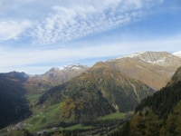 Val di Campo (sx), inizio della Val Camadra (dx), sullo sfondo la Cima della Bianca, il Pizzo del Corvo ed il Passo di Gana Negra