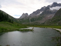 Lago Combal, panorama sulla Val veny e la catena del Monte Bianco