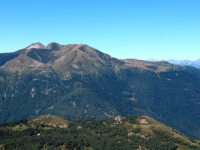 Panoramica su Monte Tamaro e Alpe Foppa da Motto della Croce