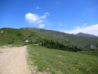 Passo di San Lucio - Lo sterrato  che sale in direzione dell'Alpe Tabano, dell'Alpe Segor e del Rifugio Garzirola