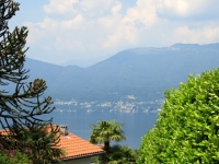 Lago Maggiore da Brezzo di Bedero, panorama su Piancavallo (in alto al centro)