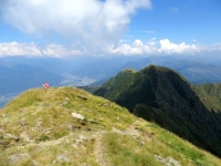 Sulla vetta del Monte Tamaro, panorama su Bellinzonese, sul Motto Rotondo e la Cima Manera