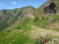 Bivacco Pian Vadà - Sullo sfondo il Monte Zeda
