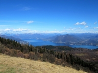 Panorama sull'Alto Lago Maggiore durante la salita al Mottarone  2023