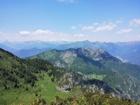 Panorama dalla antecima del Corno di Marogna - Sullo sfondo le Alpi dell'Adamello