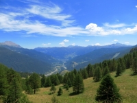 Salita al Passo della Mulattiera, vista sull'Alta Val di Susa e la catena dei rilievi che la divide dalla Val Chisone