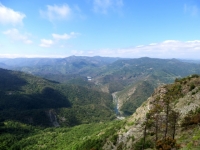 Paesaggio collinare della valle Stura a sud di Ovada - sullo sfondo il lago di Ortiglieto
