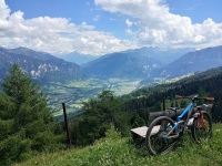 Discesa dall'Alpe Sura - Panorama sulla Val Schons