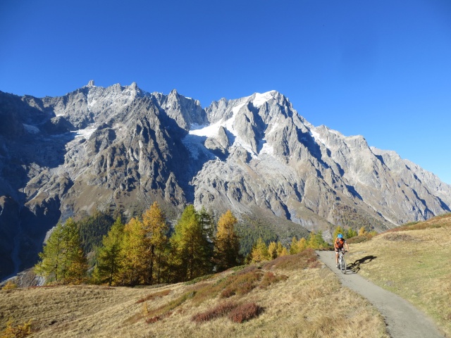 Percorrendo il sentiero della Grande Balconata della Val Ferret