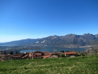 Panorama sul distretto dei Monti e dei Laghi Briantei - Sullo sfondo il Cornizzolo ed i Corni di Canzo