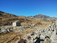 Passo del San Bernardino - Una miriade di omini di pietra