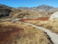 Passo del San Bernardino - Il sentiero che corre sui sovrastanti dossi