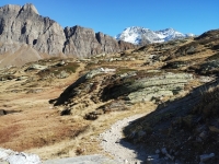 Passo del San Bernardino - Il sentiero che corre sui sovrastanti dossi