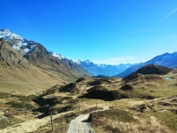 Discesa su sentiero dal Passo del San Bernardino