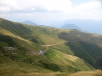 Vetta del Pizzo di Gino - panorama su Alpe di Piazza Vacchera e Rifugio Croce di Campo