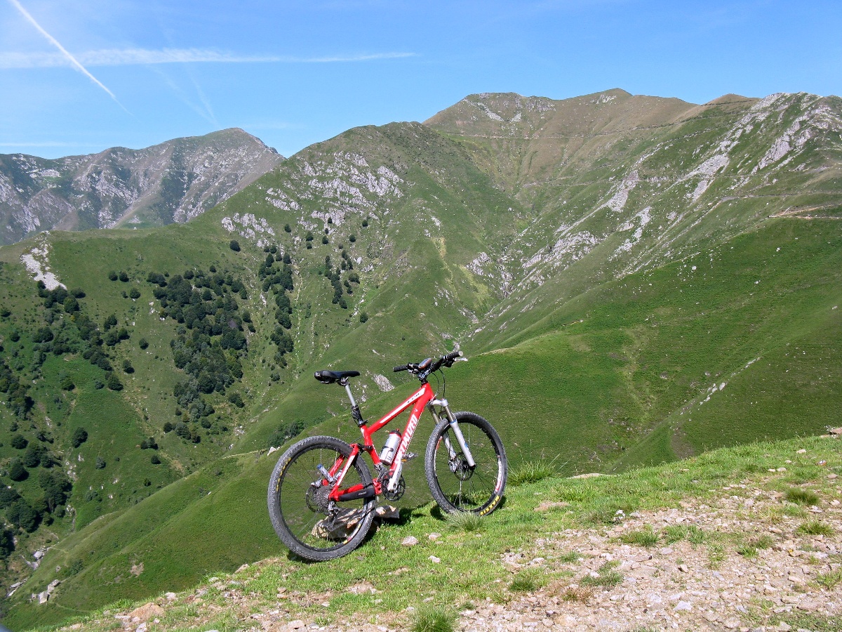 In direzione del Passo Folungo - Panorama sul Pian Vadà e Monte Zeda