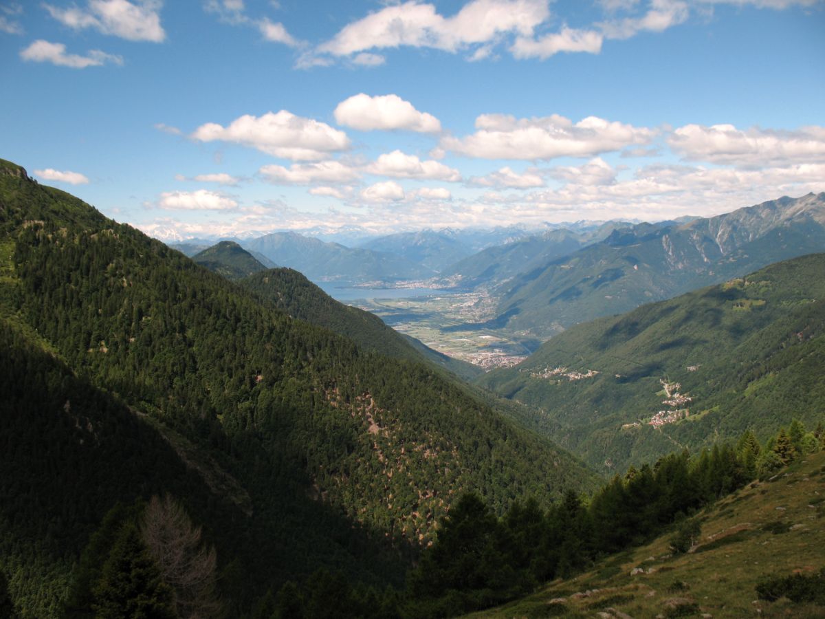 Panorama su Valle Morobbia, Piano di Magadino e alto Lago Maggiore