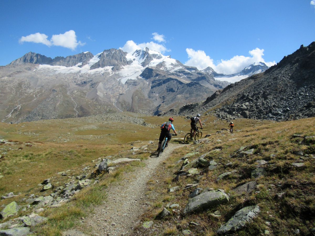 Fantastico trail scendendo dal Col Manteau