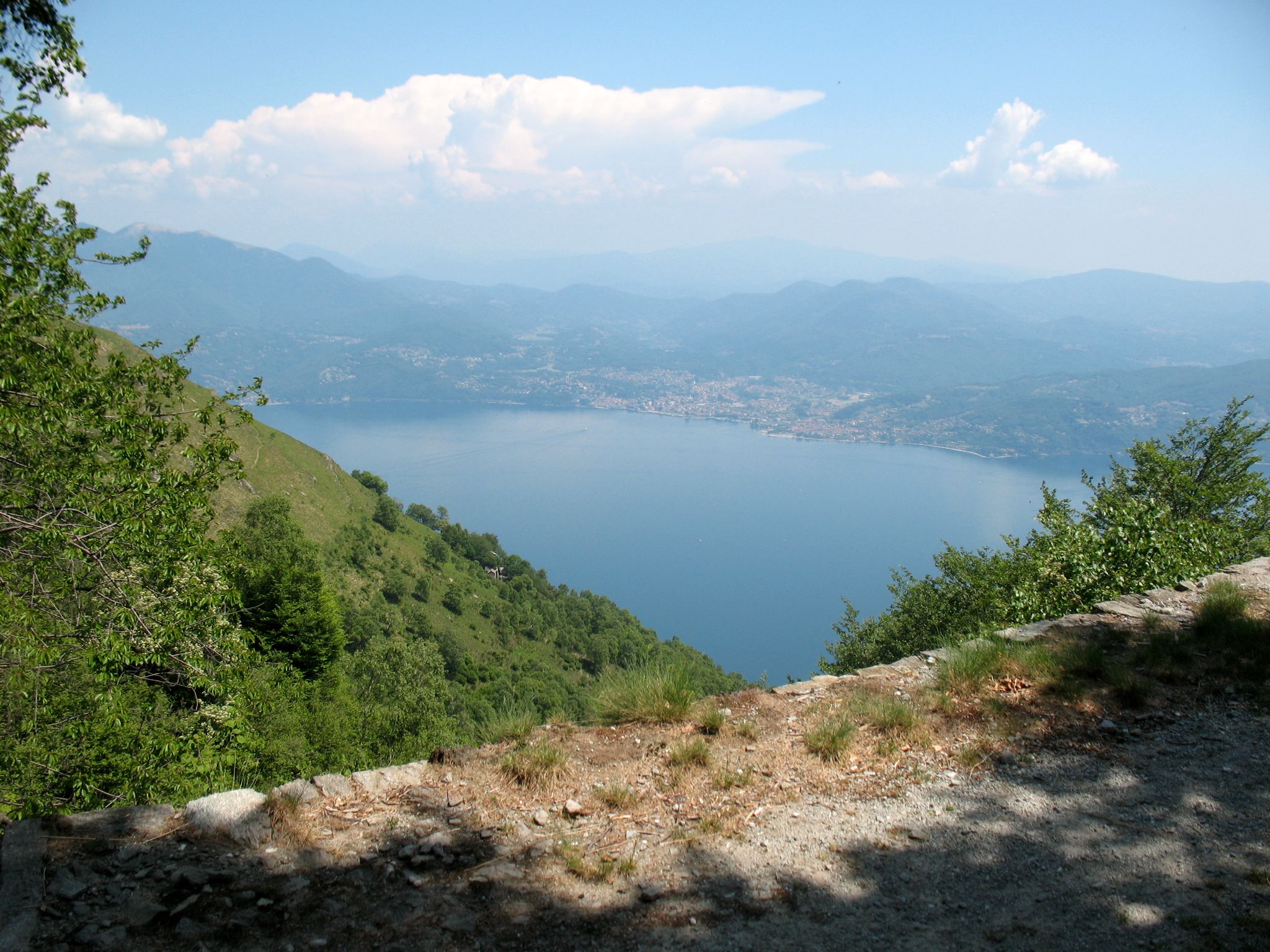 Scorcio del Lago Maggiore in direzione del Monte Morissolo
